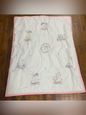 Vtg Child Baby Embroidered Monday’s Child Nursery Rhyme Tie Quilt 42” x 52”